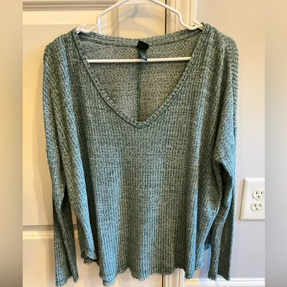 Wild Fable Green V-Neck Sweater - Picture 1 of 7